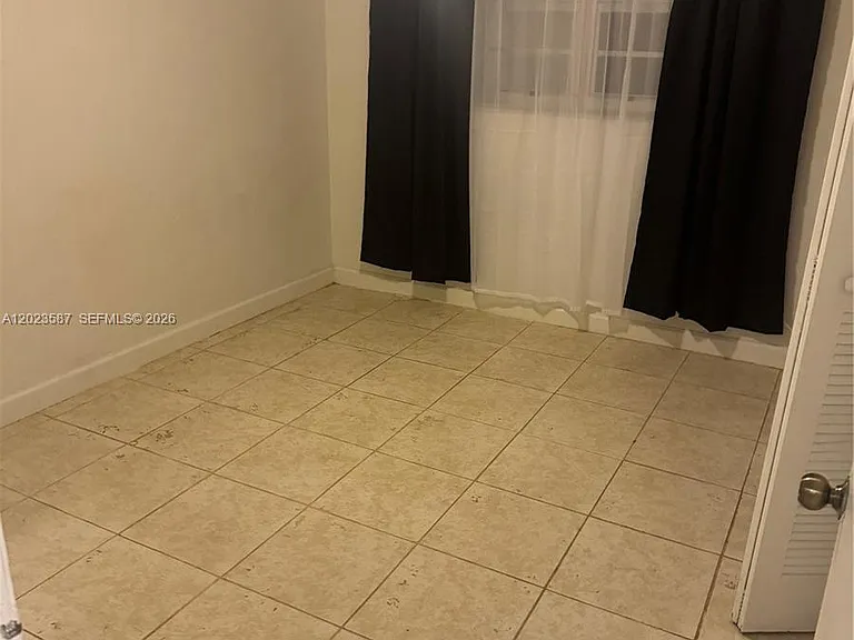 1020 SW 5th St #3 — Photo 4