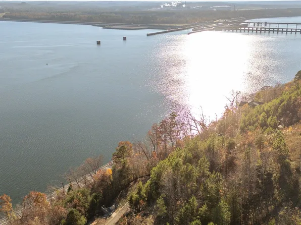 357 High Pointe Dr, Savannah, TN 38372