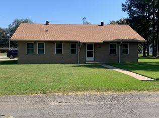 1305 S Henderson St, Stuttgart, AR 72160