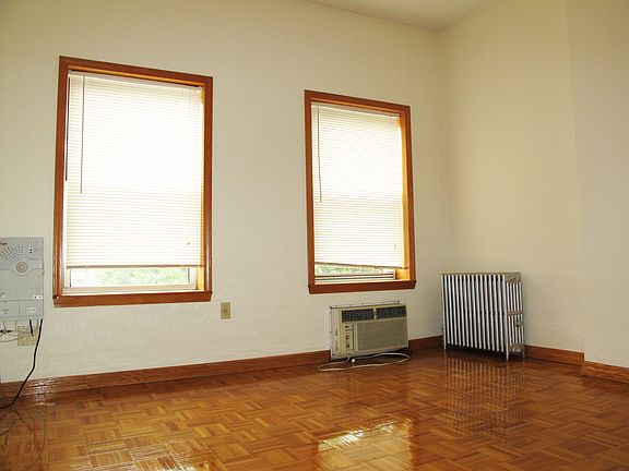 3rd image of 263 Kingsland Ave APT 3R
