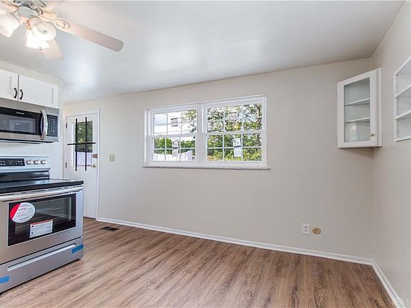 3rd image of 1021 Mayrose Dr