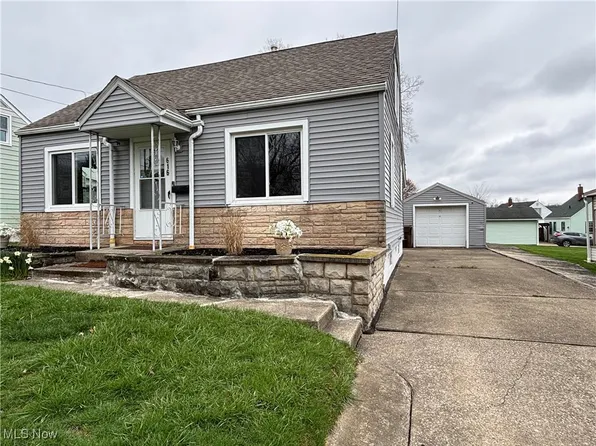 616 Poland Ave, Struthers, OH 44471