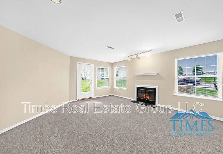 1101 Lexington Way — Photo 11