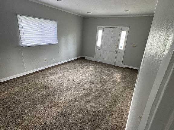 4th image of 4030 N Catherwood Ave #1