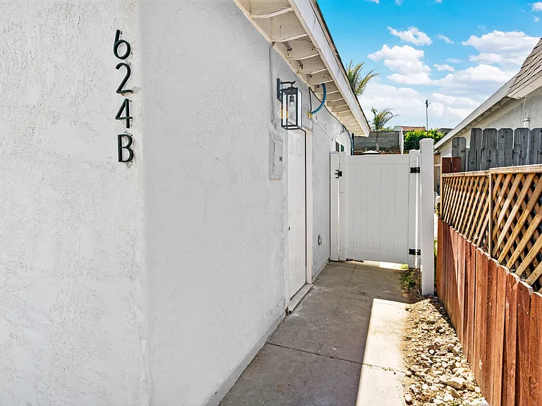 624 Monica Cir #B — Photo 14