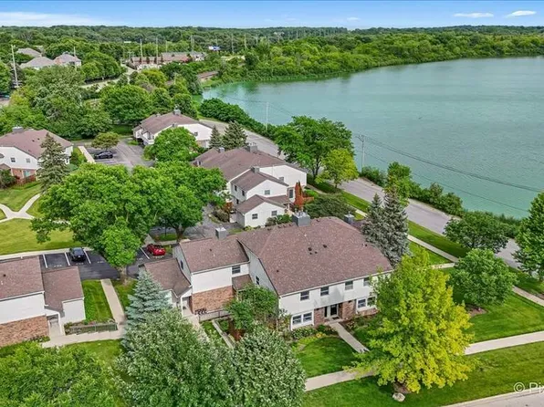 884 Bristol Dr Unit 0, Barrington, IL 60010