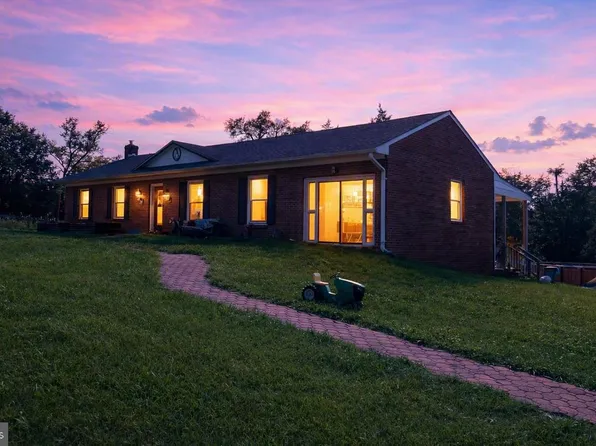 73 Doe Walk Ln, Kearneysville, WV 25430