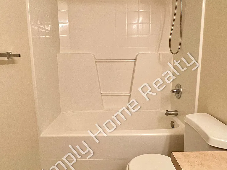 8715 Madrid St NE — Photo 21