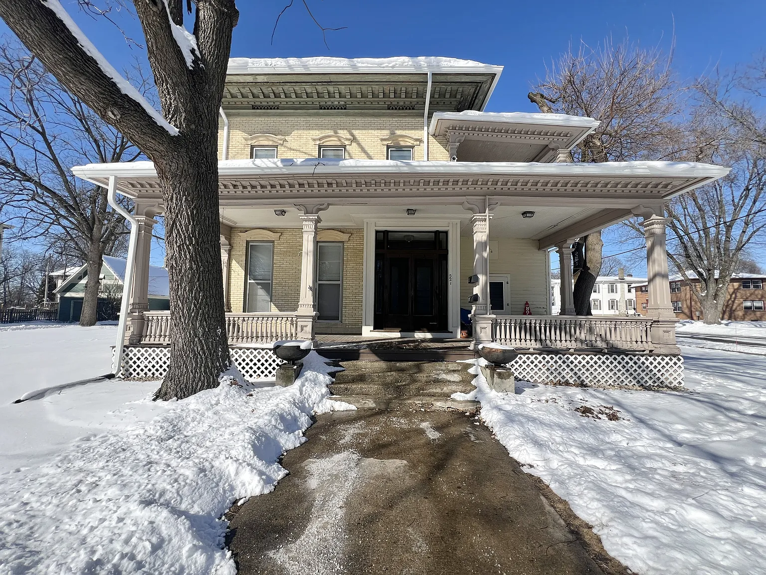 521 East Court Street - 3 — Photo 2