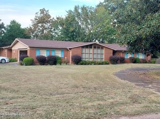 11 W Cypress St, Charleston, MS 38921