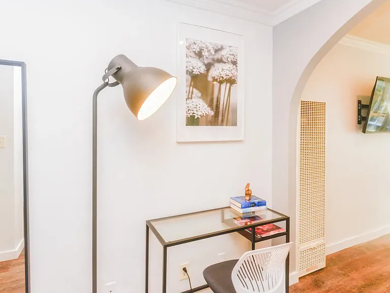 2042 S Corning St #C1 — Photo 15