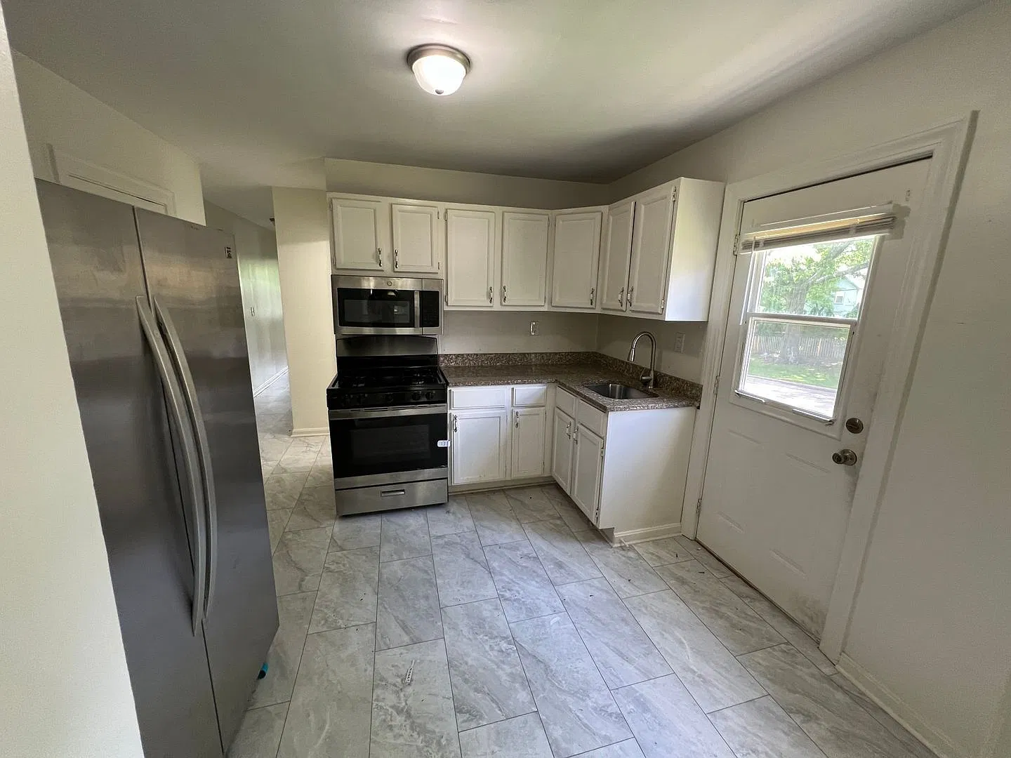2 bed, 1.0 bath, $1,395 — Photo 3