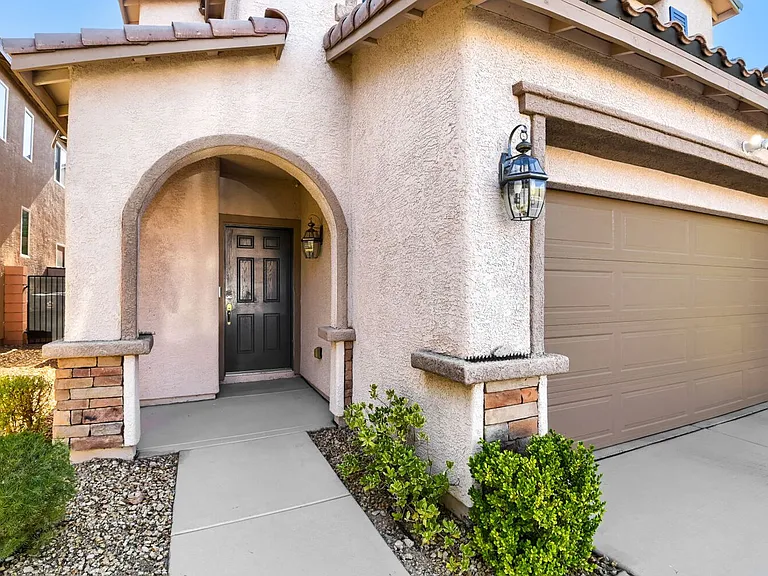 879 Cool Aquamarine St — Photo 2