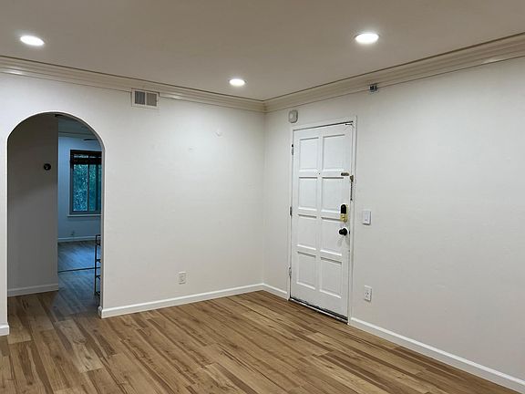 3rd image of 1109 Alta Mira Dr APT B