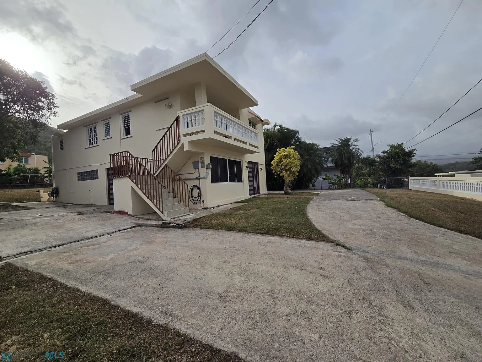 3 bed, 2.0 bath, 1960 sqft, $1,700 — Photo 2