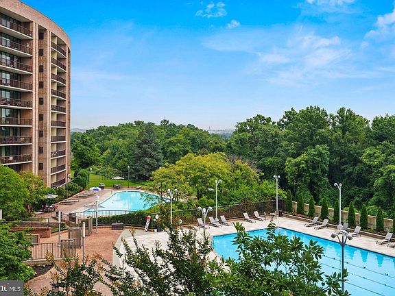 3rd image of 1805 Crystal Dr APT 509S