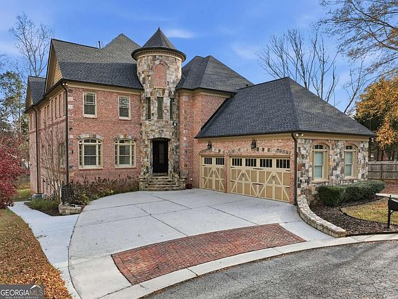 3rd image of 7611 Regency Cir