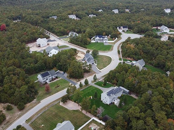 3rd image of 17 Seabiscuit Dr #17