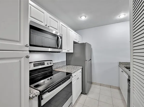 906 Twin Lakes Drive #8-j, Coral Springs, FL 33071