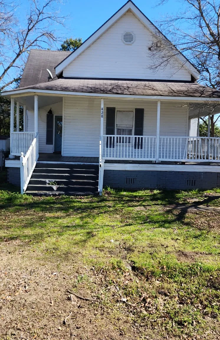 4 bed, 1162 sqft, $1,600 — Photo 1
