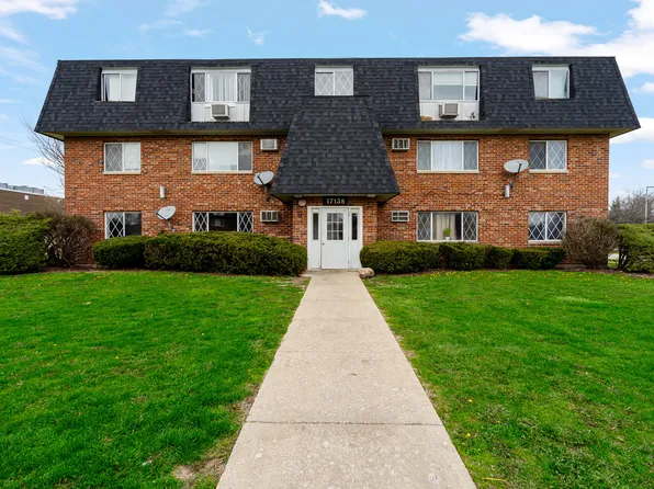 17138 71st Ave APT 4, Tinley Park, IL 60477