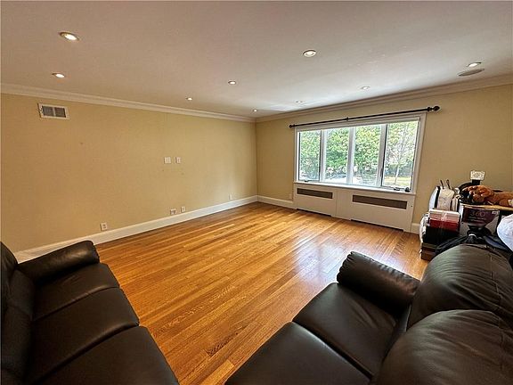 3rd image of 10 Holly St