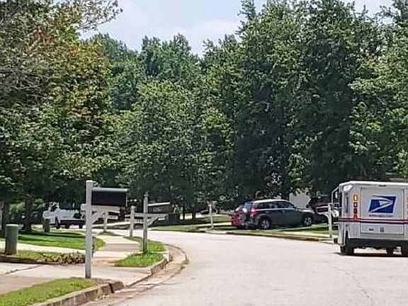 Exterior Neighborhood (street photo)