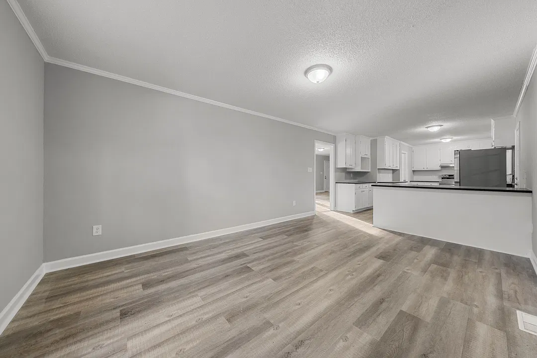 3 bed, 2151 sqft, $1,925 — Photo 4