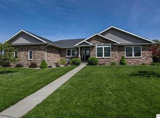 5660 Clay Ridge Dr, Dubuque, IA 52002