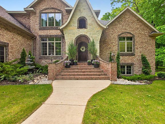 3rd image of 2813 River Forest Hills Dr