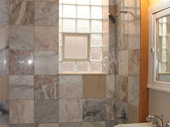 3rd image of 854 W Wrightwood Ave #2R