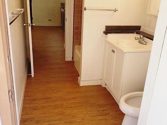5th image of 725 Birch St APT 2