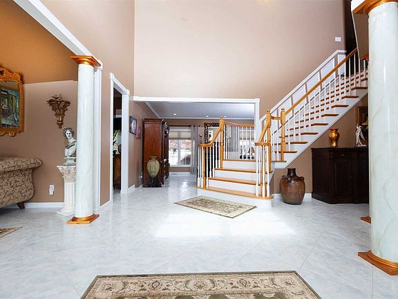 5th image of 11 Boxwood Ln