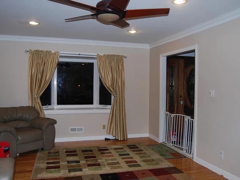 19 Enright Ave — Photo 5