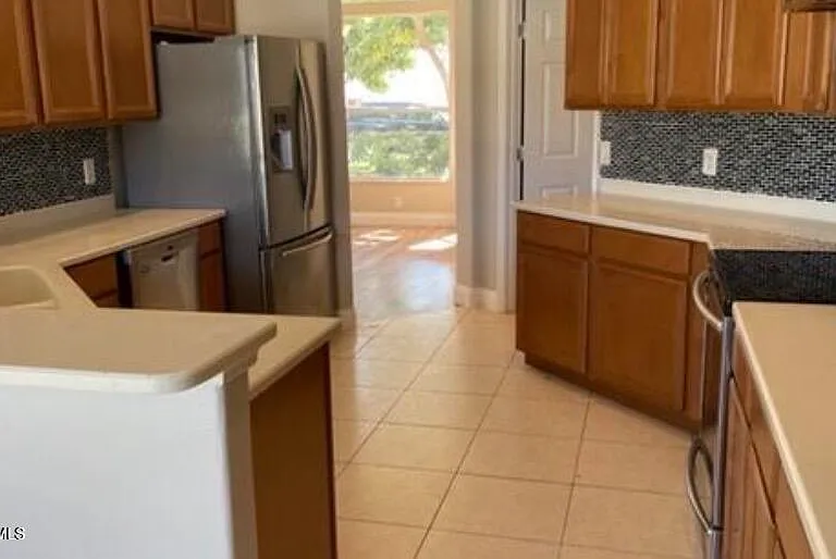 1070 Hollister Dr — Photo 5