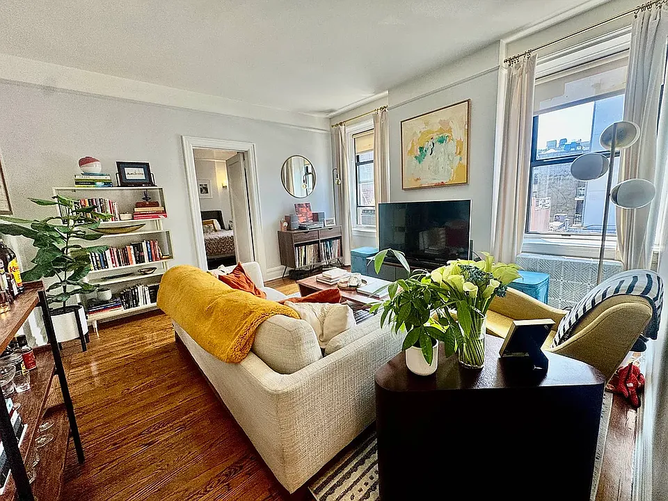 198 8th Ave #4E