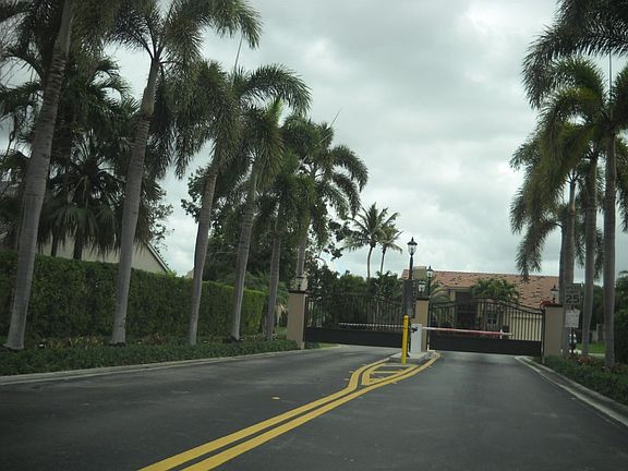 4th image of 19422 NW 11th St