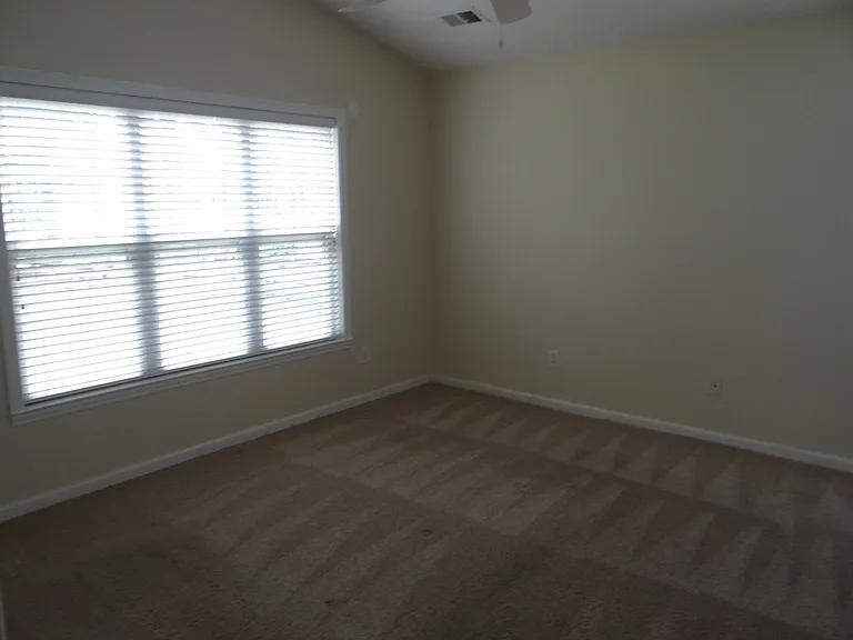2528 Oriole Dr — Photo 7