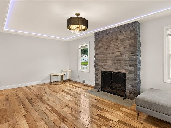 5th image of 431 Malden St