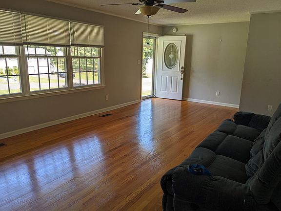 3rd image of 1105 Greenwood Trl NW