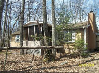 185 Sunlight Dr, Henryville, PA 18332