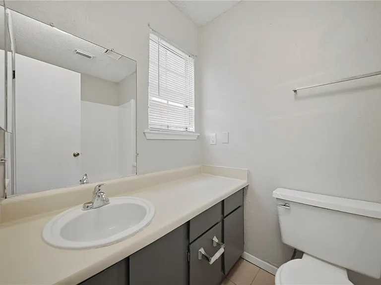 1112 Autumn Cir #D — Photo 12