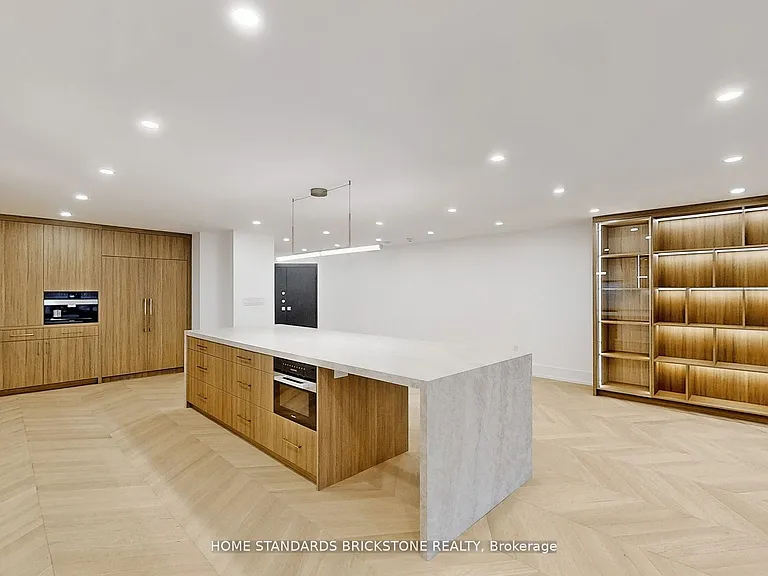 110 Bloor St W #1009 — Photo 10