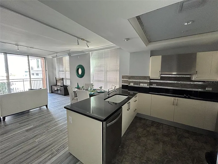1350 Main St #709 — Photo 7