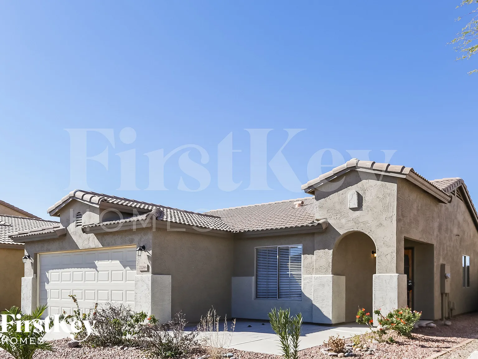 3 bed, 2.0 bath, 1113 sqft, $1,555 — Photo 2