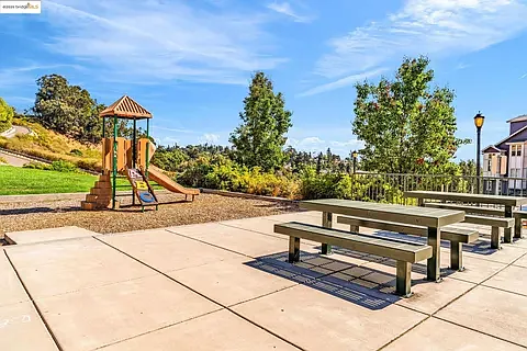 Skyview Dr — Photo 24
