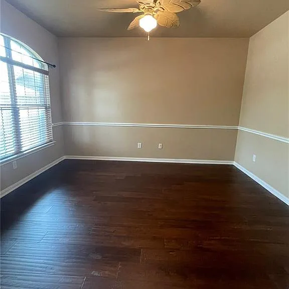 704 S Frontier Ln — Photo 5
