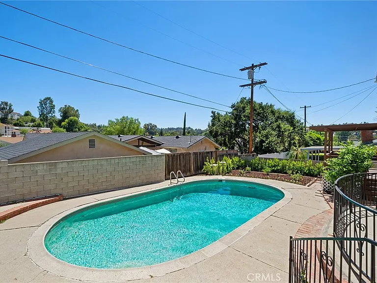 21816 Providencia St — Photo 27
