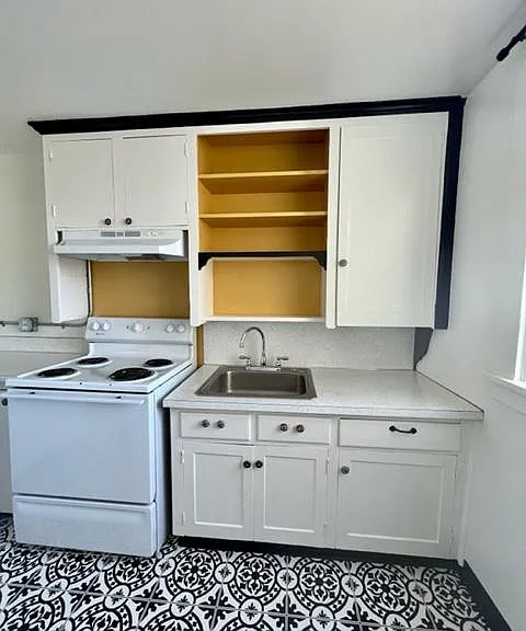 406 W 10th St — Photo 6
