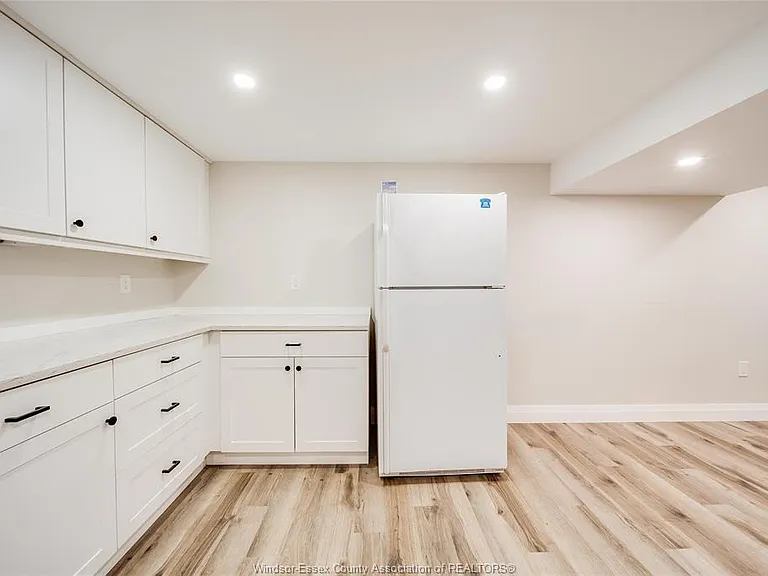 7105 Isabelle Ct — Photo 16